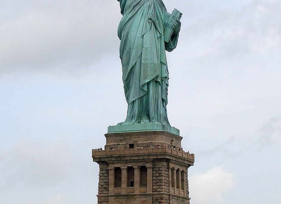 На начальном этапе  формирования более тяжкого преступления или при планировании совершения преступления в группе участники преступных групп, сообществ (формирований)